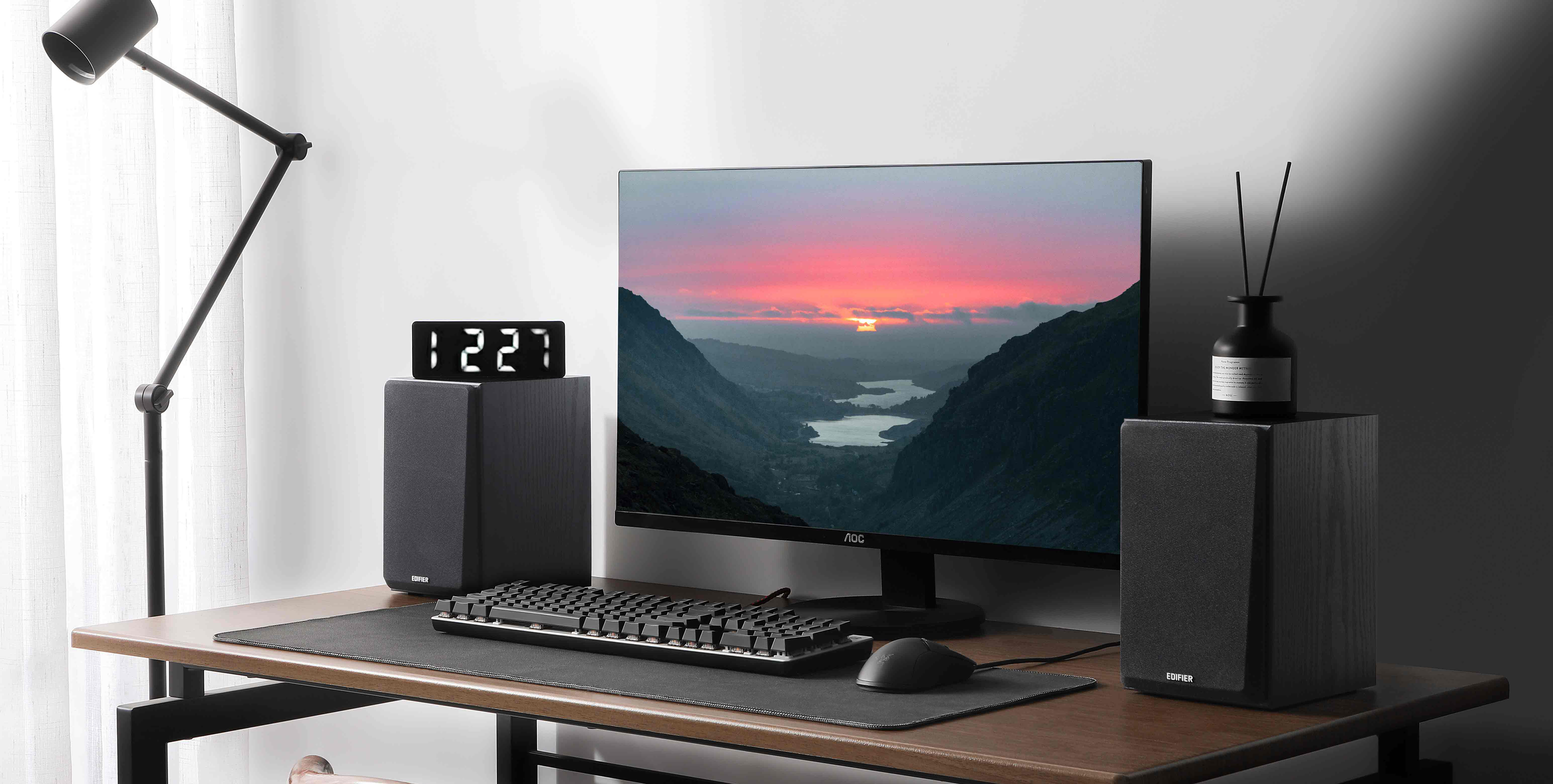 R990BT 2.0 Active Multimedia Speakers – Edifier USA